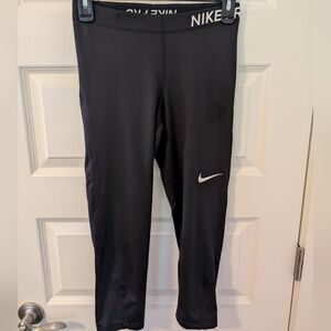 NIKE Pro Leggings Black Cropped with Mesh Detail on Ankles Size Medium